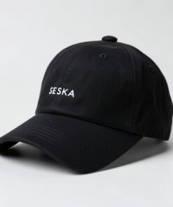 Gorra SESKA negra con logo bordado en blanco
