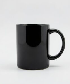 Taza mágica negra personalizable que revela el diseño con calor