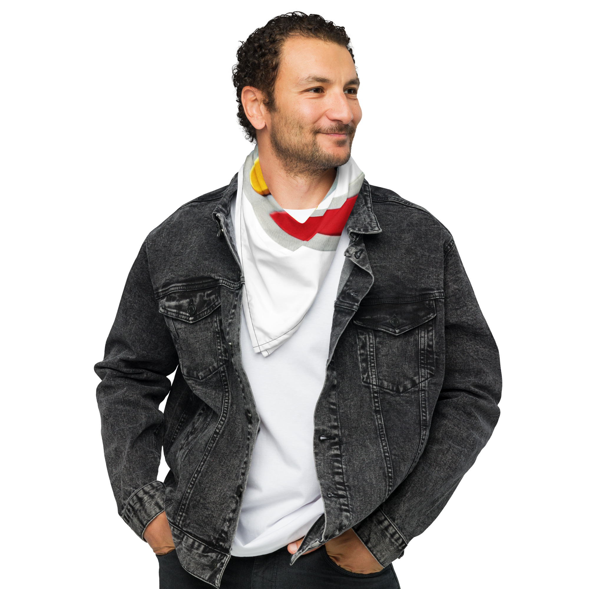 Bandana personalizada con estampado integral colocada sobre fondo neutro (4)