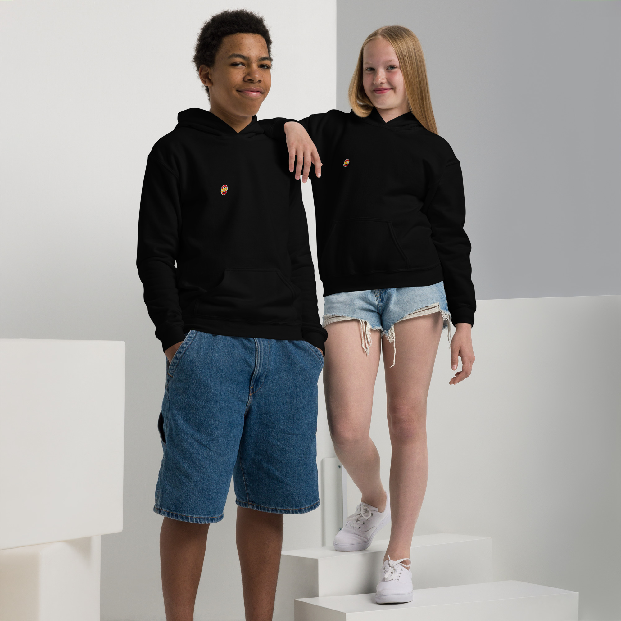 Sudadera gruesa con capucha y bolsillo canguro para niño (24)