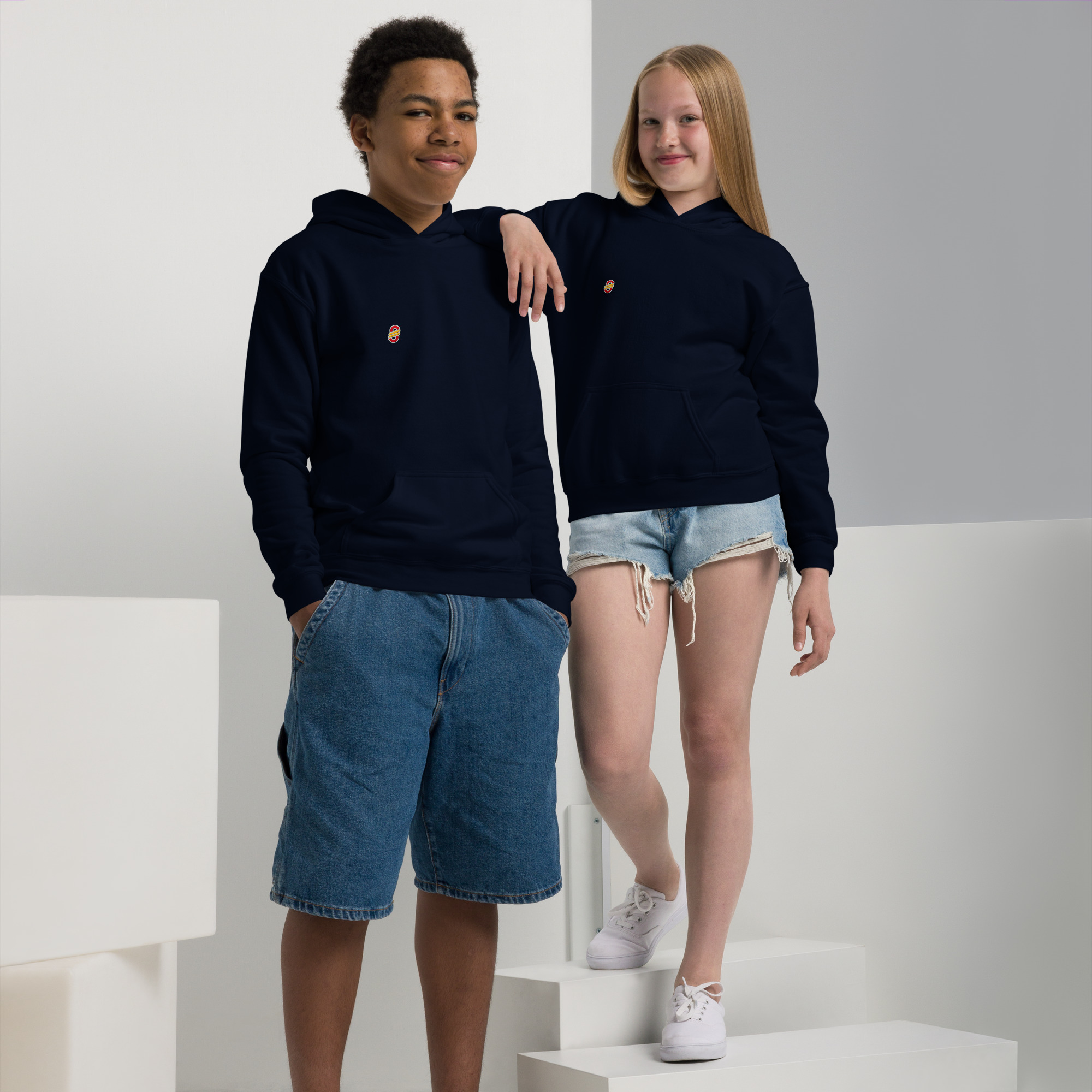 Sudadera gruesa con capucha y bolsillo canguro para niño (23)